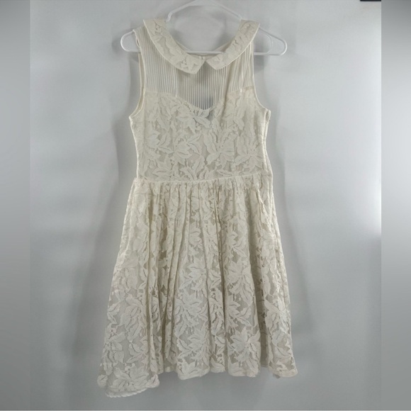 ModCloth Geode white lace dress dress with collar and no sleeves size M - Picture 1 of 11